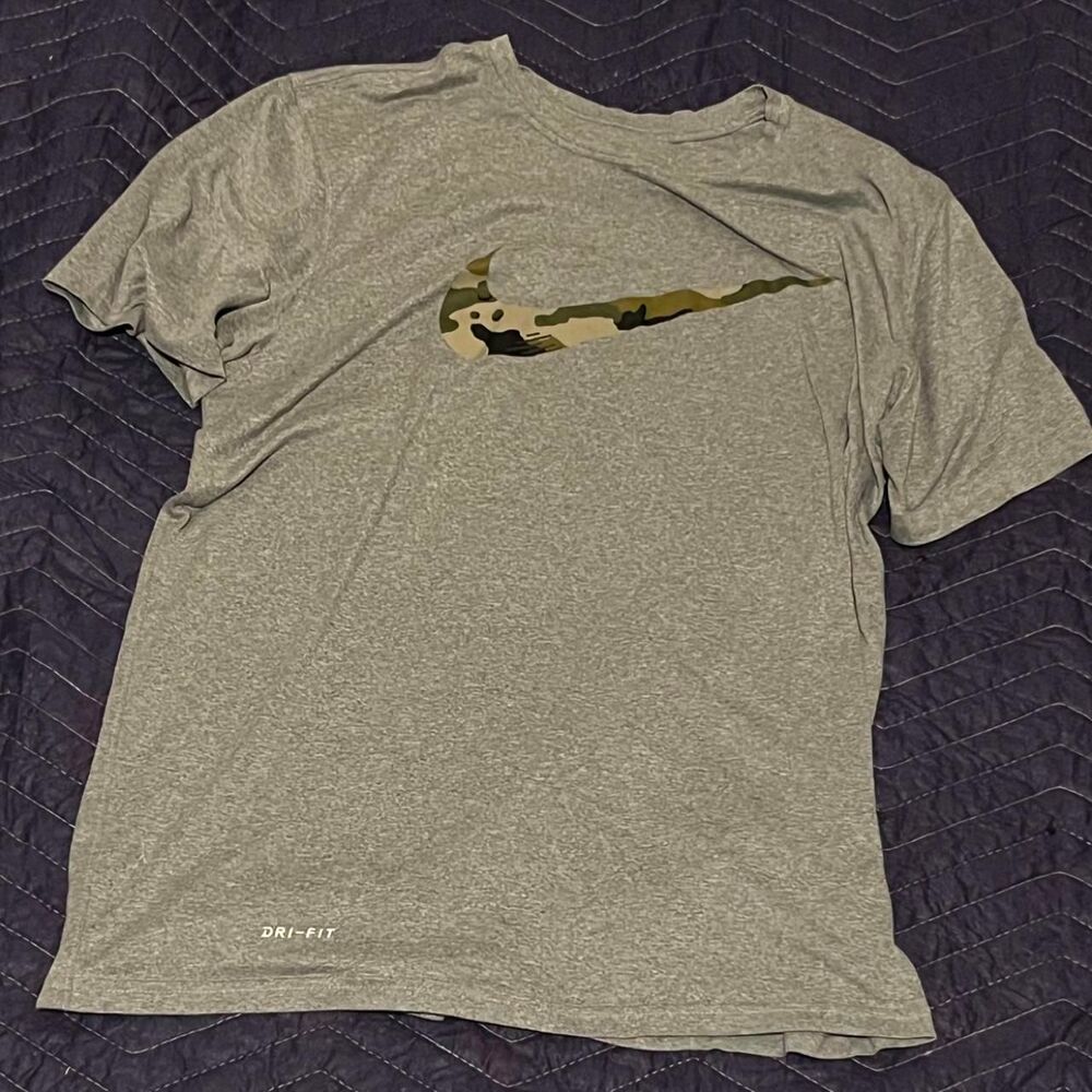 Nike Men's Grey T-shirt
